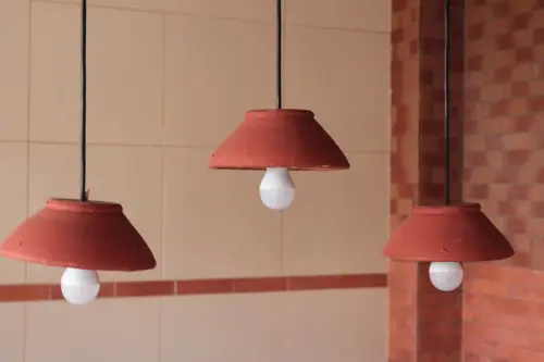 Lampadari in ceramica: una soluzione pratica e versatile