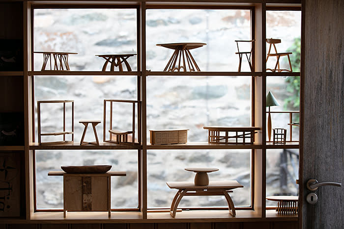 Quercia trasformata in mobili ecco cosa fa Angus Ross