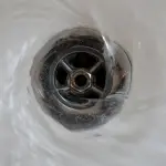 Come sgorgare un lavandino otturato?